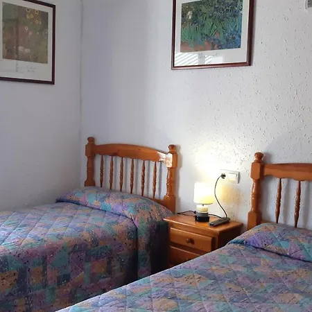 Julia ヴィラ リョレート・デ・マル